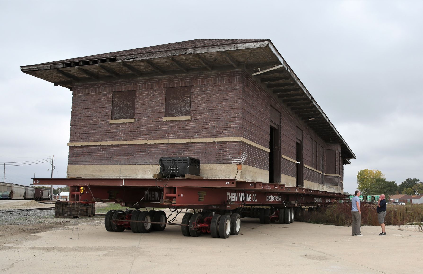 Charles City train depot relocation - lifts